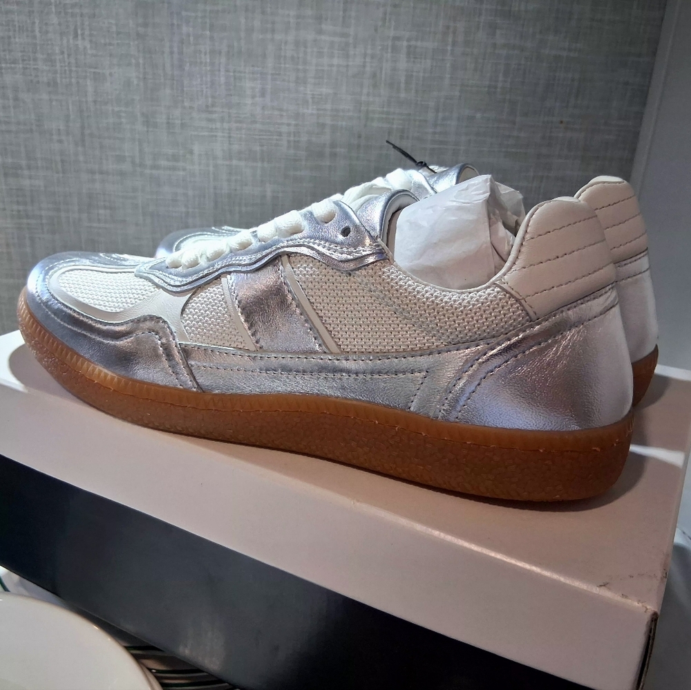 WILT Sneakers Women's Size 10 Silver Metallic Gum Sole BRAND-NEW w/tag/box - Picture 3 of 10